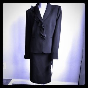 NWT Tahari Ruffled Collar Skirt Suit, Size 6